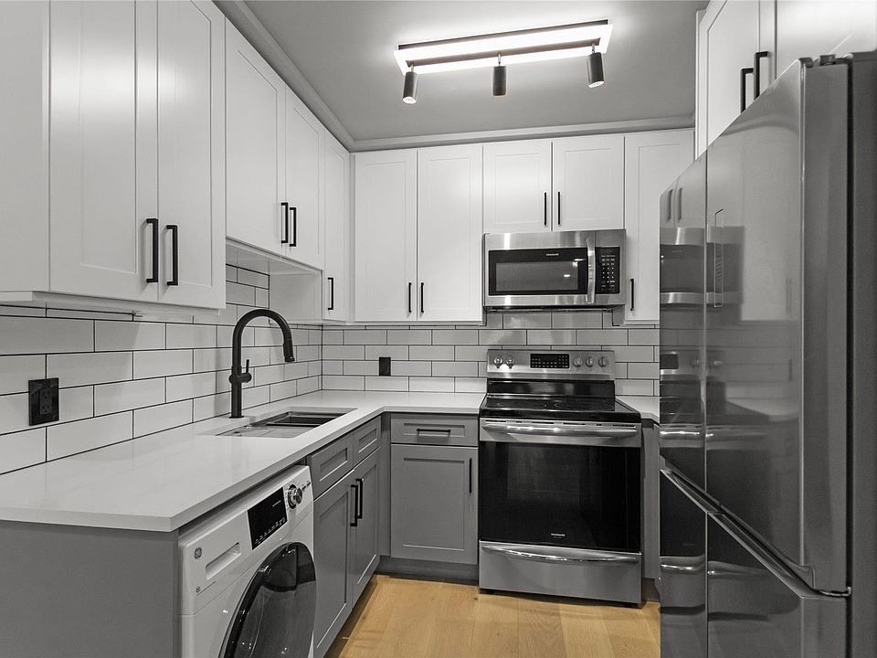 1st image of 1948 Coquitlam Ave #201