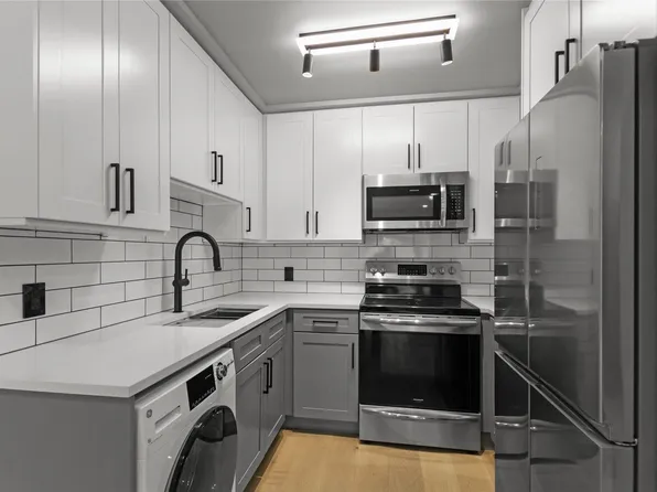 1948 Coquitlam Ave #201, Pt Coquitlam, BC V3B 1J3