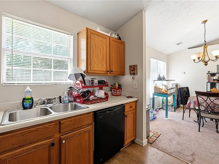 1027 Alford Xing — Photo 9