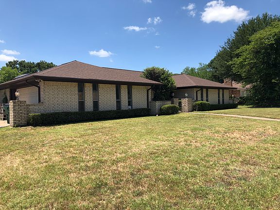 2nd image of 1105 Linda Ln