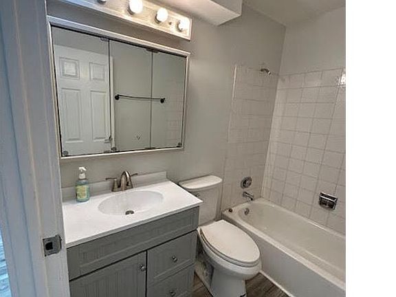 3rd image of 267 Shorewood Dr APT 2A