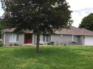 515 N Main St, Nixa, MO 65714