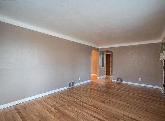 5th image of 2858 Chadwick Dr