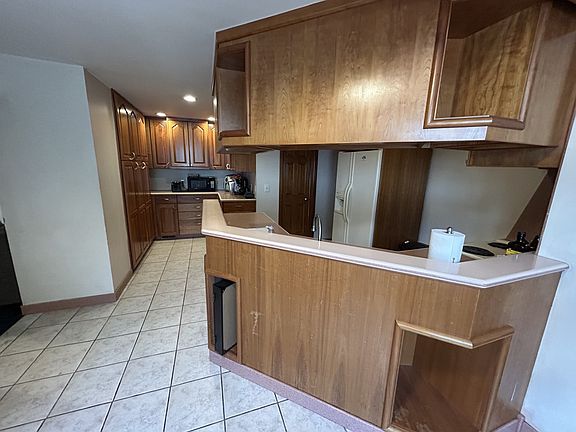 4th image of 9 W School St #1