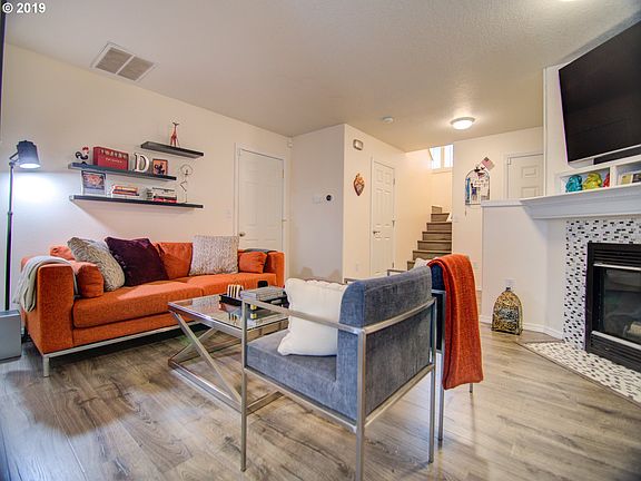 3rd image of 5248 NE Schoeler Cir