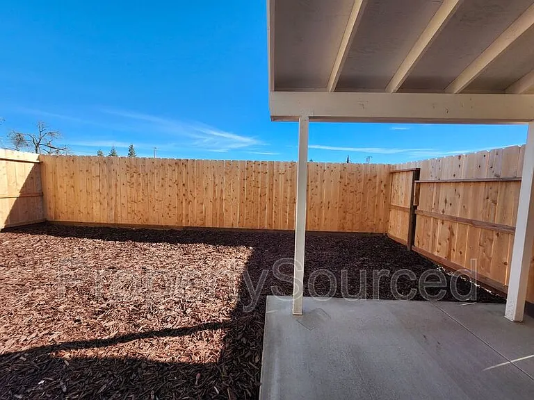 934 W Alameda St #A — Photo 14