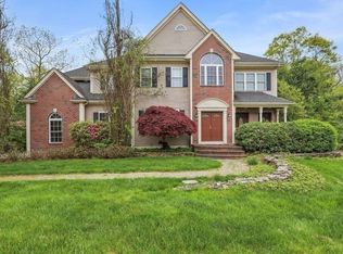 12 Kristen Cir, North Attleboro, MA 02760