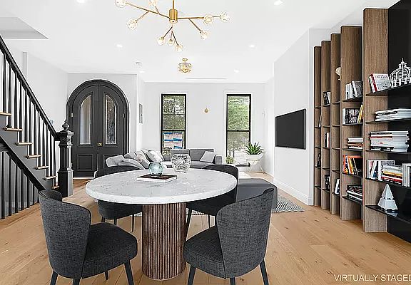 2nd image of 18 Saint Andrews Pl #2A