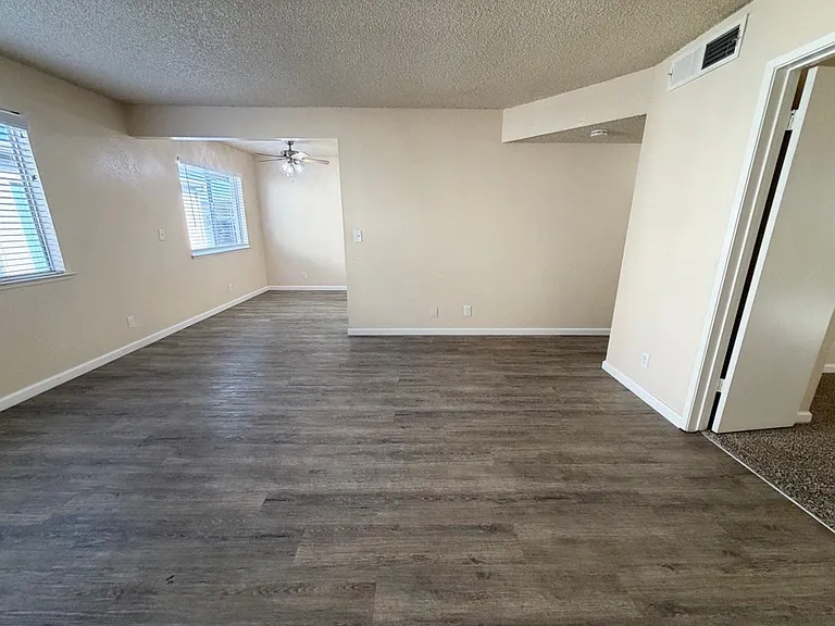 Granada Apartments — Photo 18