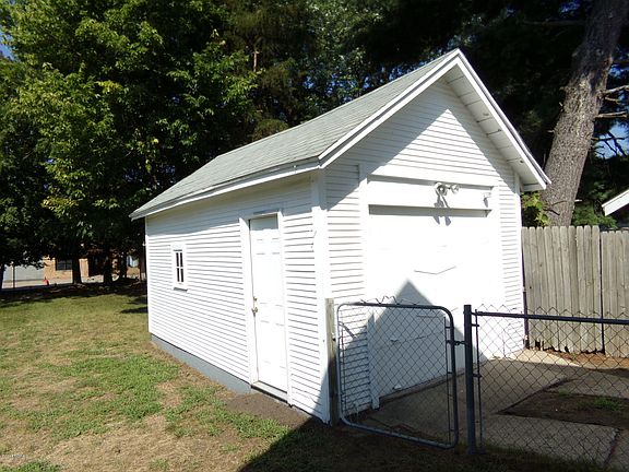 3rd image of 2063 Sinclair Ave NE