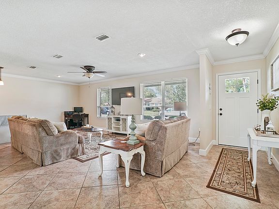 3rd image of 9026 Southwark Dr