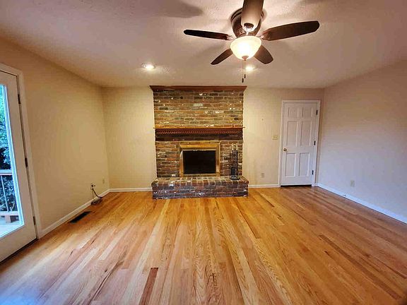 3rd image of 970 Ironwood Dr