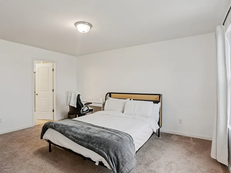207 Mount Royal Ct — Photo 32