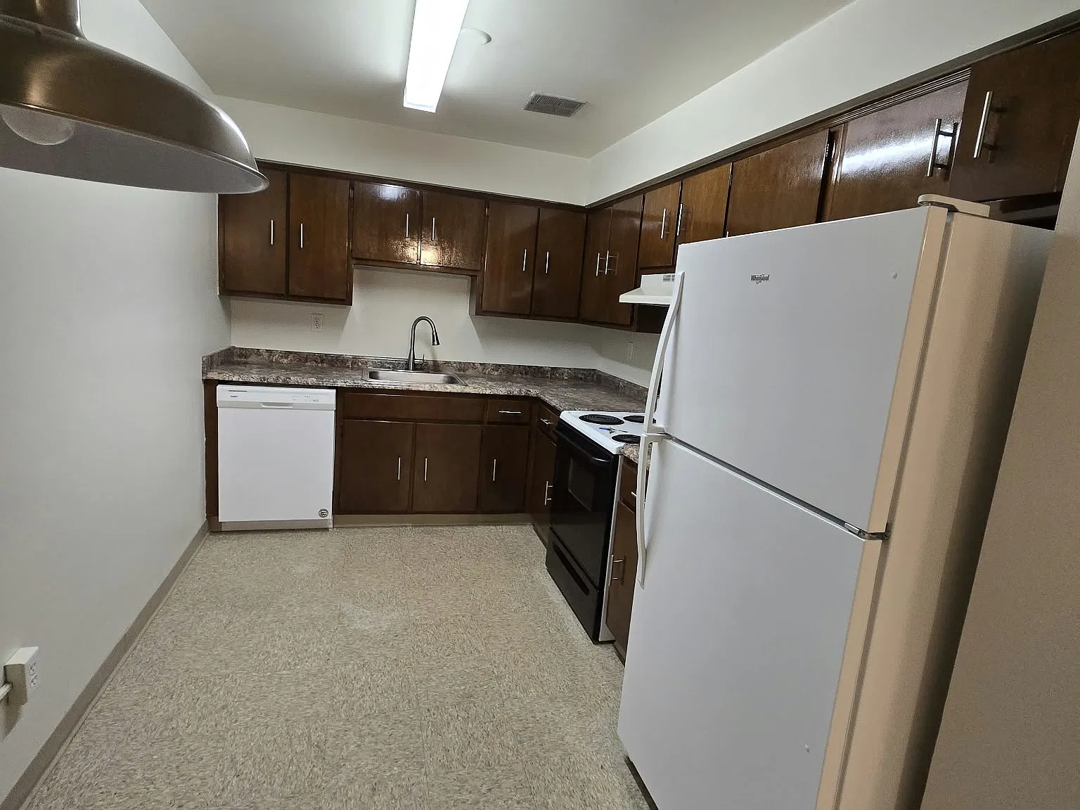 8 Leighton Ave — Photo 2