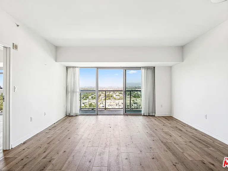 13700 Marina Pointe Dr #1206 — Photo 3