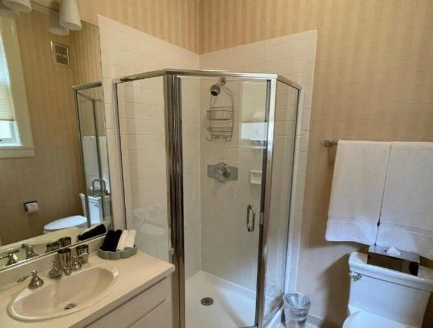 Studio, 1.0 bath, $5,840 — Photo 4
