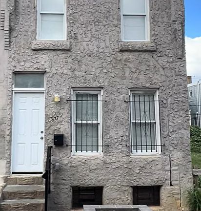 2nd image of 827 E Madison St