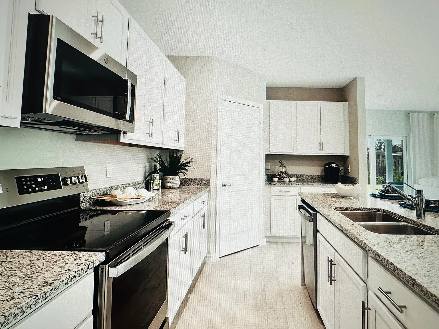 3 bed, 2.0 bath, 2126 sqft, $2,600 — Photo 3