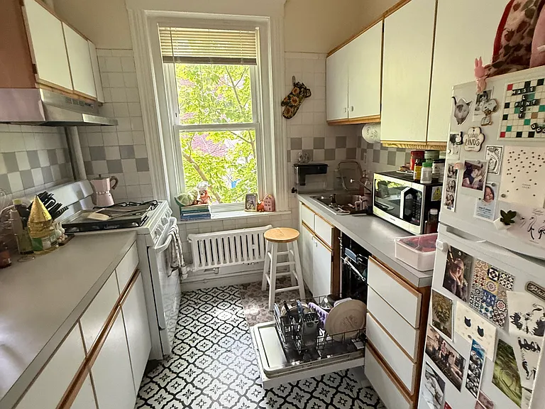 193 Strathmore Rd #4 — Photo 5