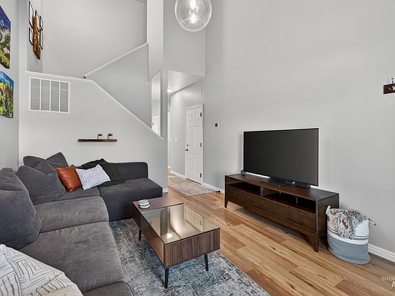 5th image of 26 Mangum Cir Unit 5