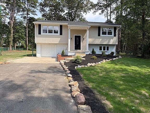 2nd image of 142 Acorn Ct