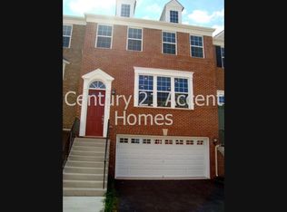 6191 Royal Crest Ln, Alexandria, VA 22310
