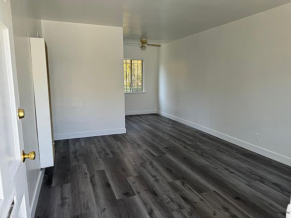 2nd image of 10806 1/2 S Manhattan Pl