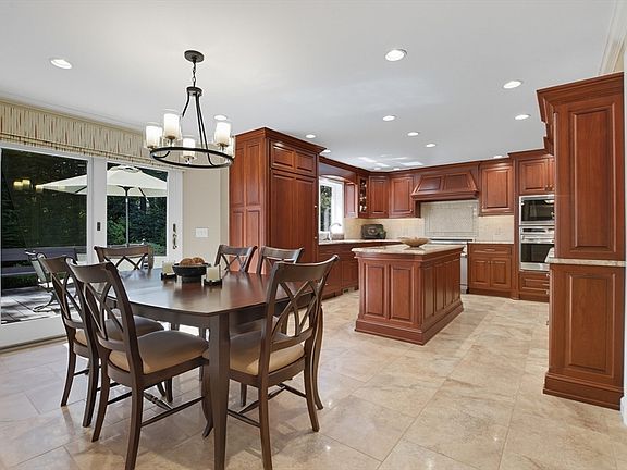 2nd image of 441 Inverness Ln