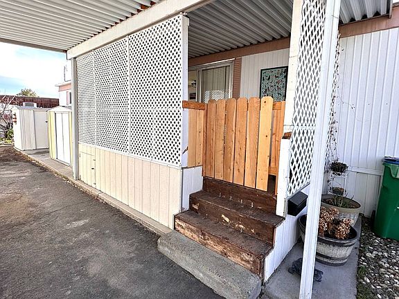 4th image of 8 Mobile Manor Dr