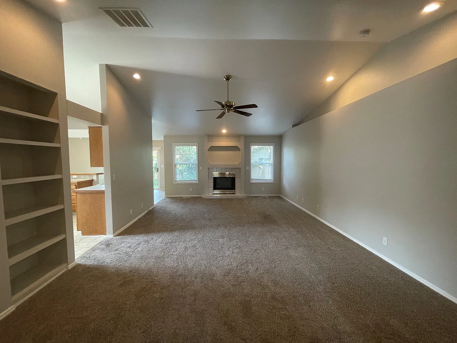 3 bed, 1527 sqft, $2,400 — Photo 2