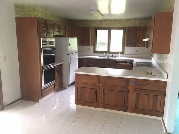 2nd image of 100 Jaclay Ct