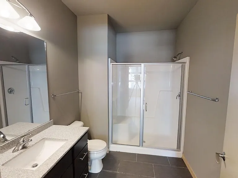 902 Drake St — Photo 63