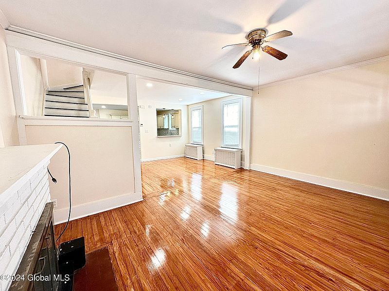 3rd image of 52 Glendale Avenue
