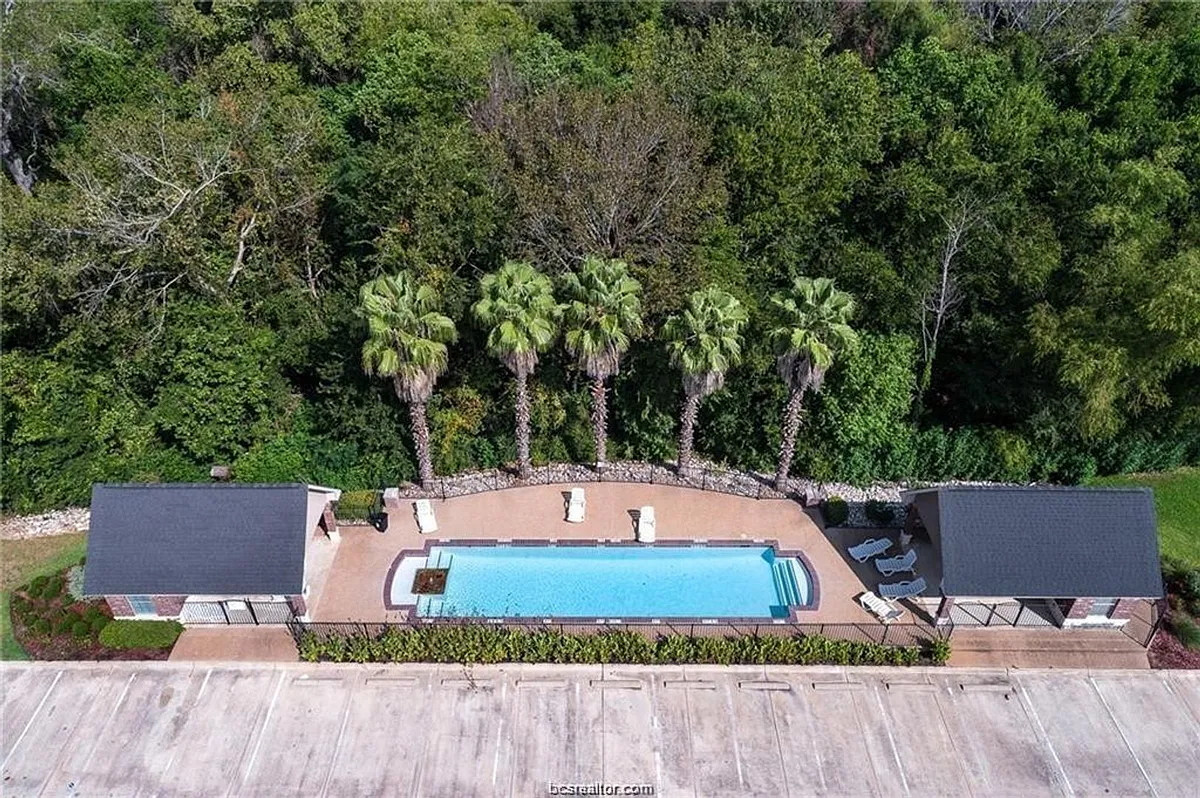 Building Photo - 146 Forest Dr