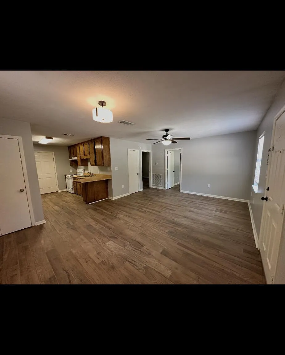 2 bed, 1.0 bath, $850 — Photo 2