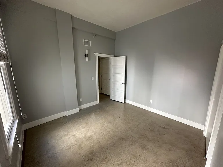 New Grand Apartments — Photo 11