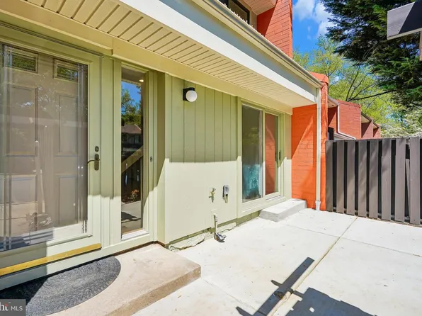 1309 Northgate Sq, Reston, VA 20190