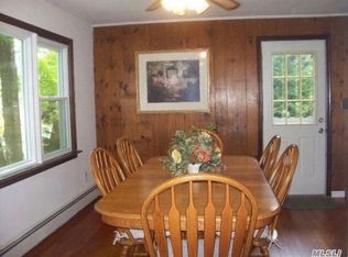 22 Wildwood Ln, Smithtown, NY 11787