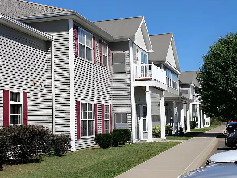 Brook Pointe — Photo 4