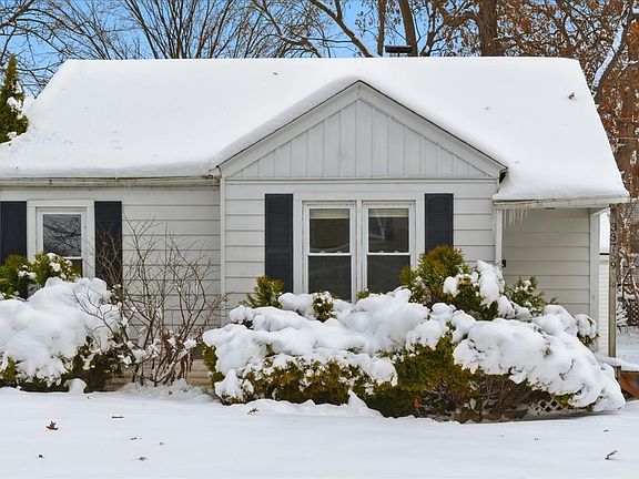 2nd image of 33759 N Lake Shore Dr