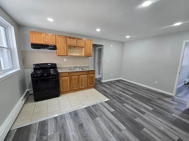479 Roseville Ave #4 — Photo 1