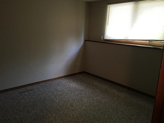 5th image of 2352 Marshall Ave
