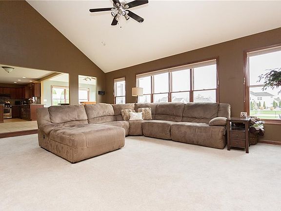 2nd image of 32 Ashwood Ct