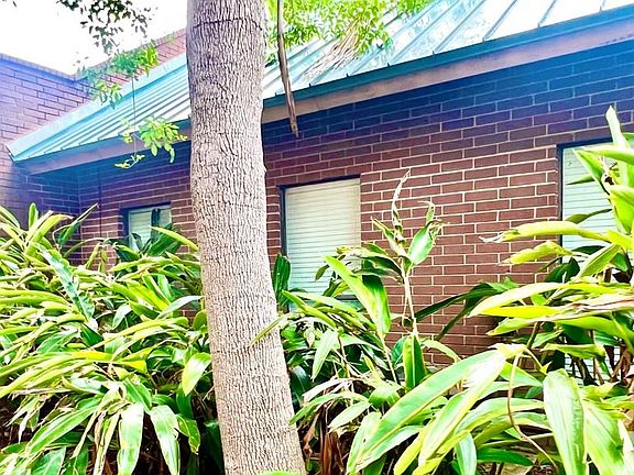 2nd image of 135 E Poinciana Dr
