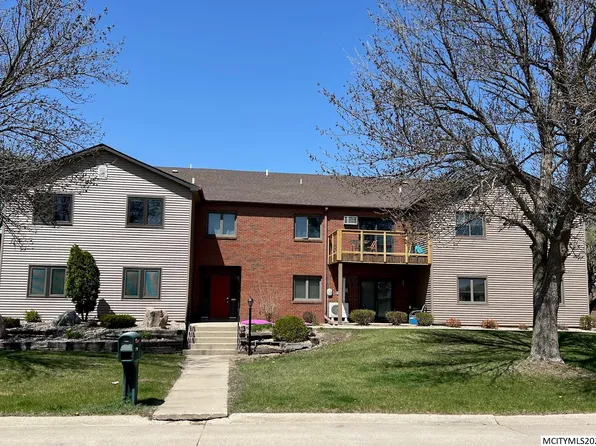 2110 14th Ave N APT 101, Clear Lake, IA 50428