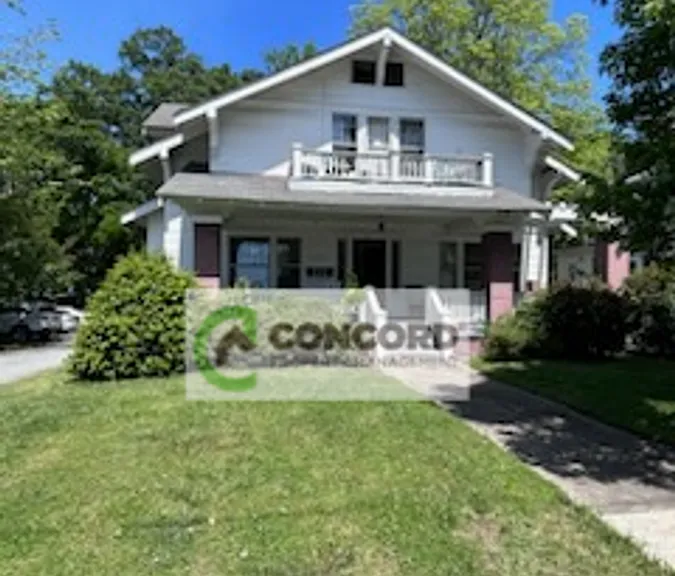 711 Summit Ave #B — Photo 1