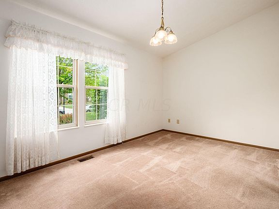 4th image of 3376 Grovepark Dr