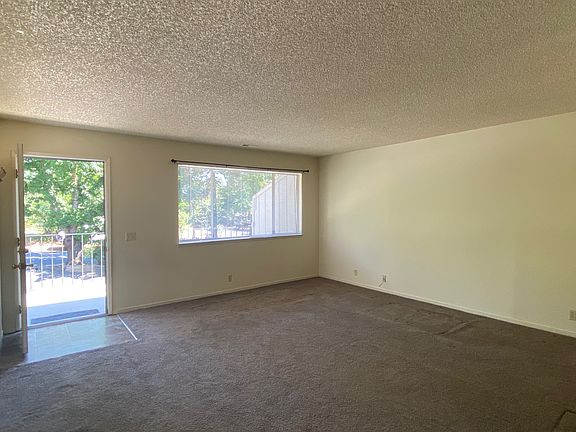4th image of 354 Pleasant St #6