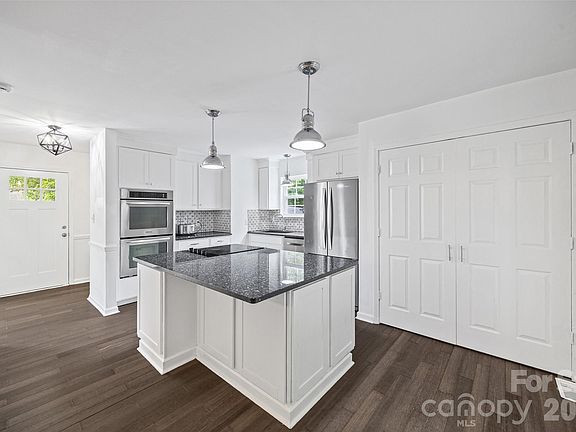 5th image of 6226 Dumont Ln