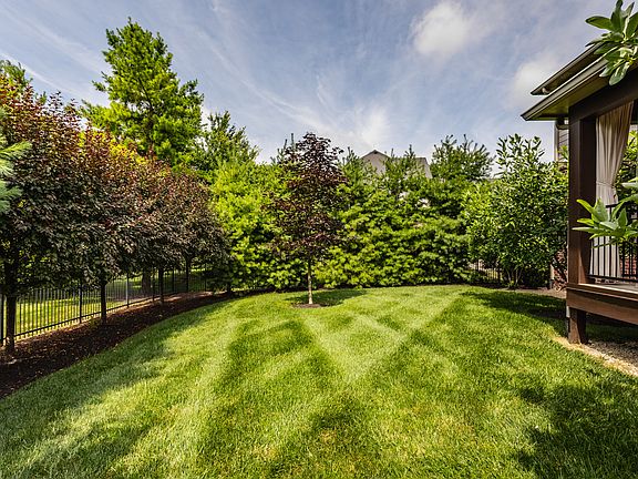 5th image of 10748 English Oaks Dr